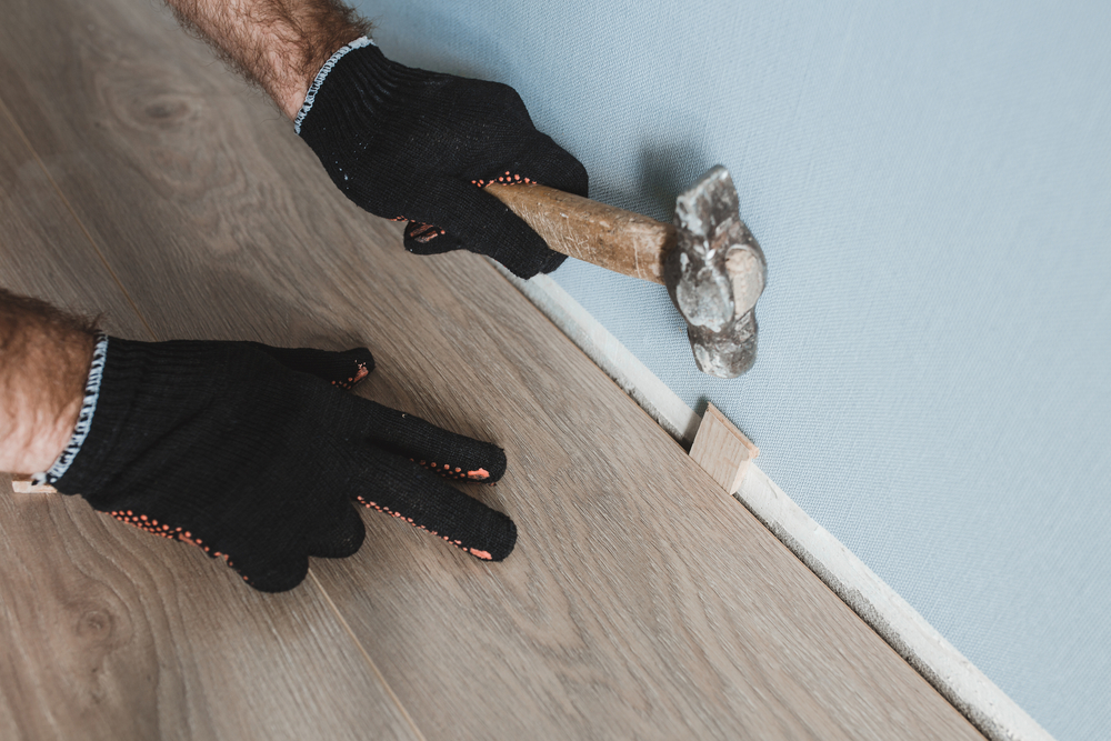 Que faire si mon parquet flottant gondole