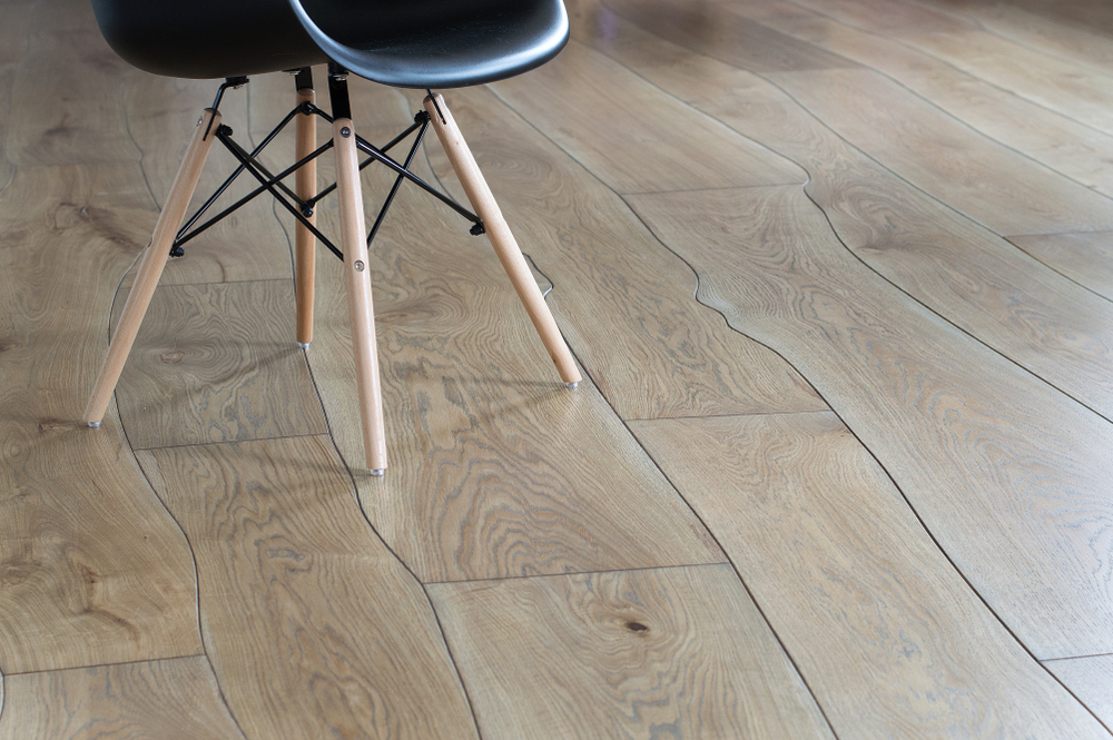 Quels traitements pour un sol en parquet massif